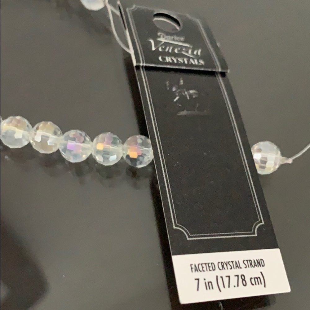 Darice Woman’s Crystals Bead. Jewelry Designer.